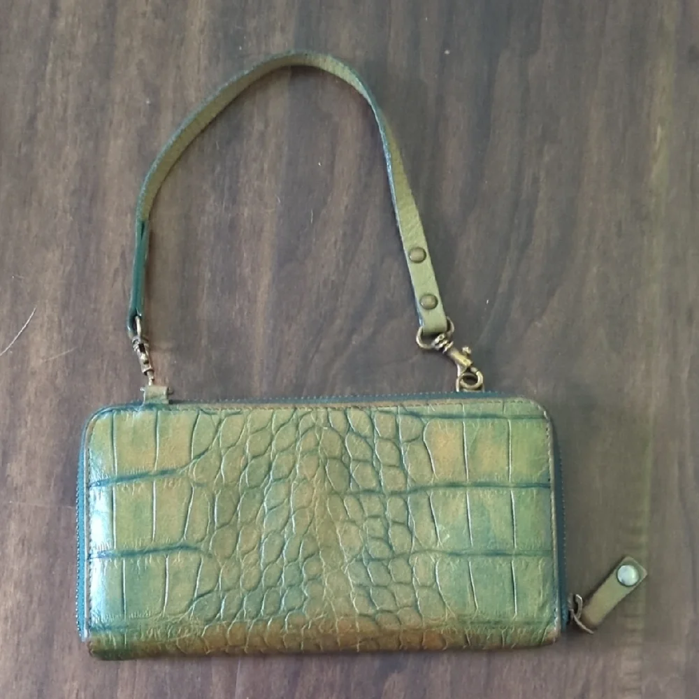 Elegant Green Crocodile-Embossed Women's Clutch Wristlet Max & Co - Picture 2 of 10